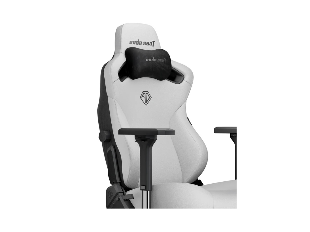 كرسي ألعاب AndaSeat Kaiser 3 Series Premium – جلد أبيض من مادة البولي فينيل كلوريد، مساند ذراع قابلة للتعديل 4D، إمكانية الاستلقاء بزاوية 90°-160°، دعم مريح للألعاب والاستخدام المكتبي كرسي ألعاب AndaSeat Kaiser 3 Series Premium – جلد أبيض من مادة البولي فينيل كلوريد، مساند ذراع قابلة للتعديل 4D، إمكانية الاستلقاء بزاوية 90°-160°، دعم مريح للألعاب والاستخدام المكتبي